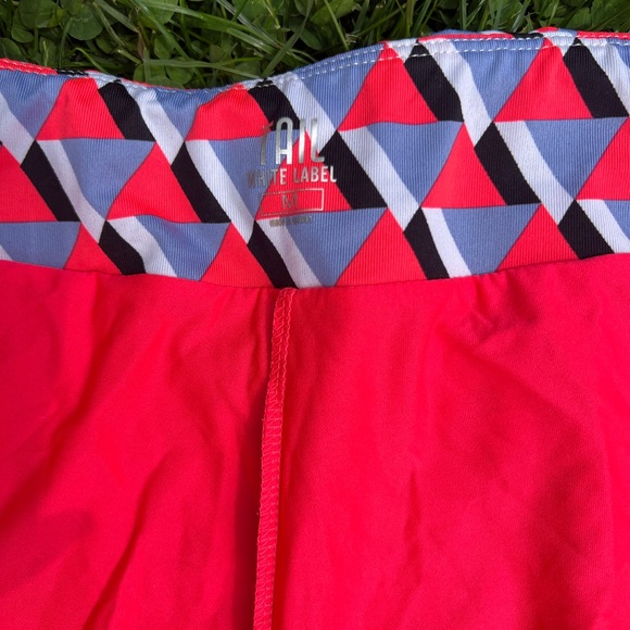 Tail White Label Bright Colored Triangular Pattern Tennis Golf Skort NWOT - Picture 8 of 8